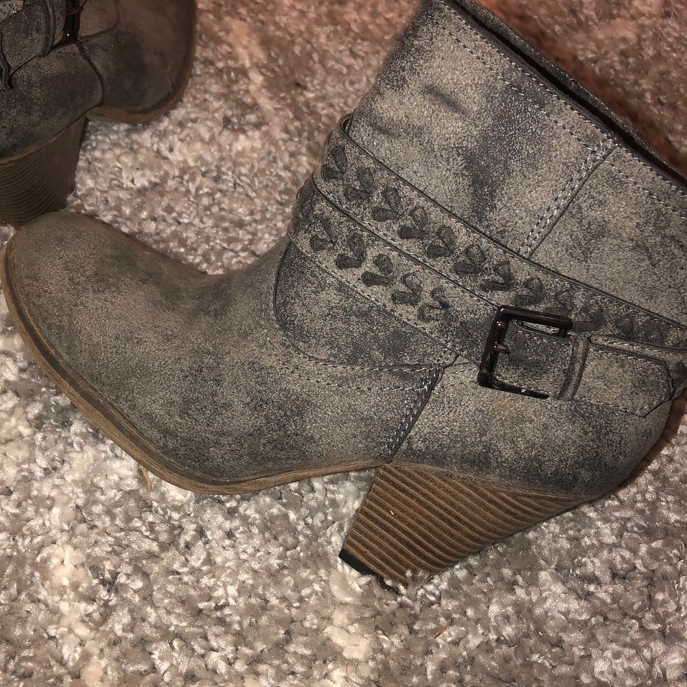 MIA ankle boot. Size 8 - Picture 2 of 4